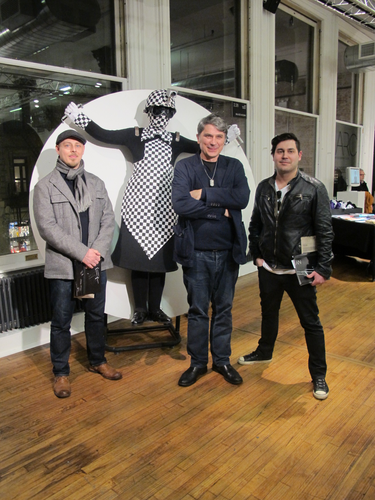 (L-R) Alex Slonevsky (Director @ Rooster Galley), Bala_zs Kicsiny (artist) and Andre_ Escarameia (Curator @ Rooster Gallery)